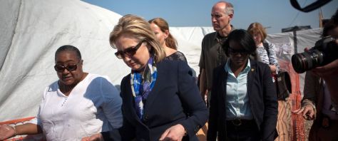 hillary-cheryl-mills-haiti-2010